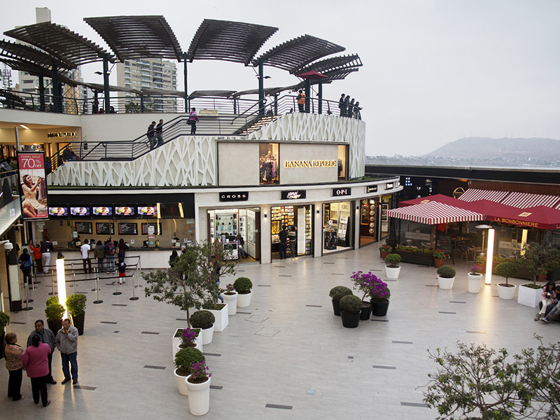 Interior do shopping Larcomar