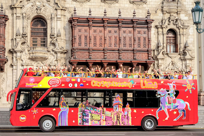 Ônibus de turismo em Lima