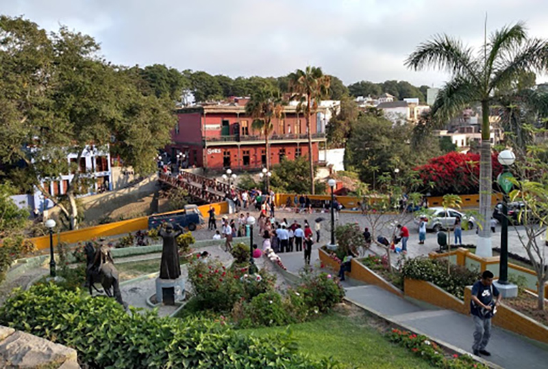 Visão geral da Ponte dos Suspiros em Lima