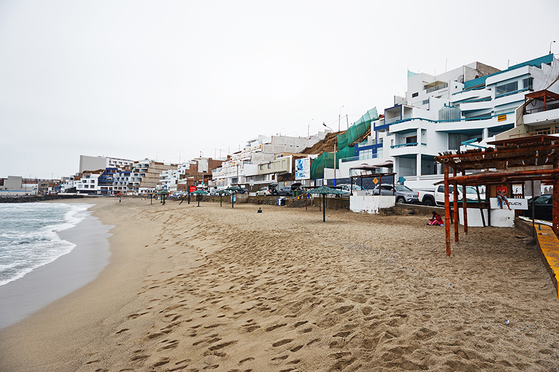 Areia da Praia San Bartolo em Lima 