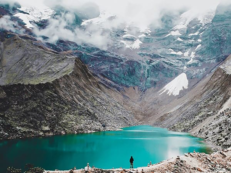 Vista panorâmica de Laguna Humantay no Peru