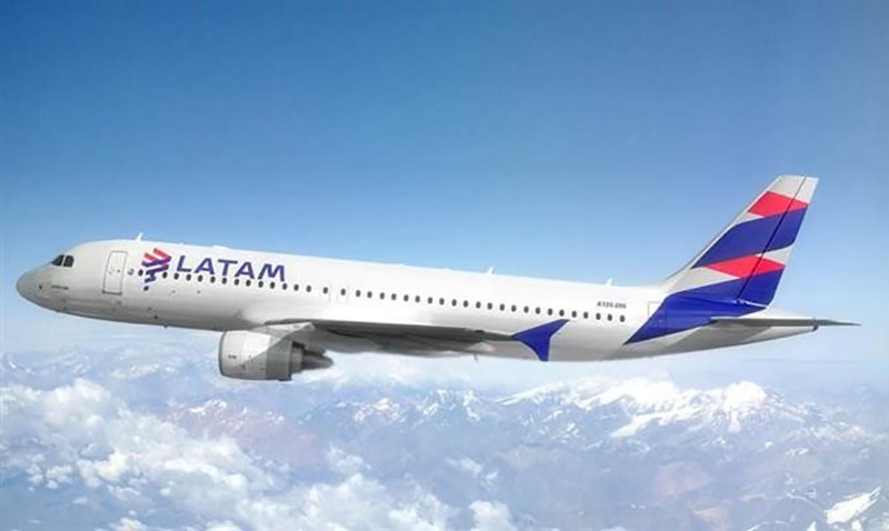 Avião da empresa Latam no Peru